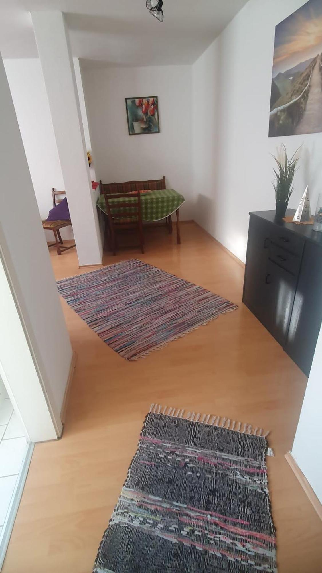 Monteur Wohnung 11 פירמאסנס מראה חיצוני תמונה